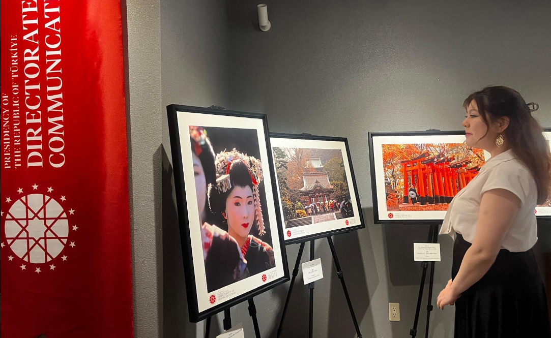 “Tokyo’da 70 Yıl Sonra Yeniden Görülen Japonya”: İzzet Keribar’ın Fotoğrafları Sergilendi
